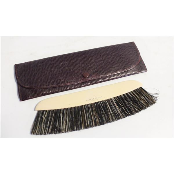1910 TRAVELLERS HAT/CLOTHES BRUSH W.LEATHER CASE