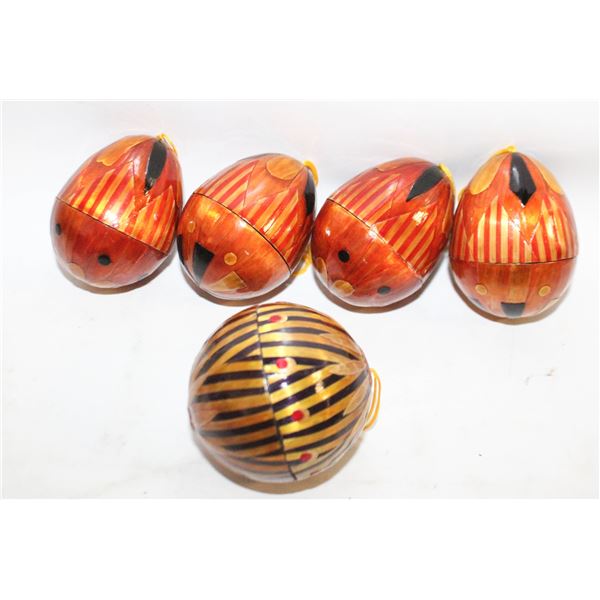 5 UKRAINIAN FOLK ART ORNAMENTS. THEY OPEN