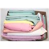 Image 1 : 8 TABLE CLOTHS & 27 NAPKINS