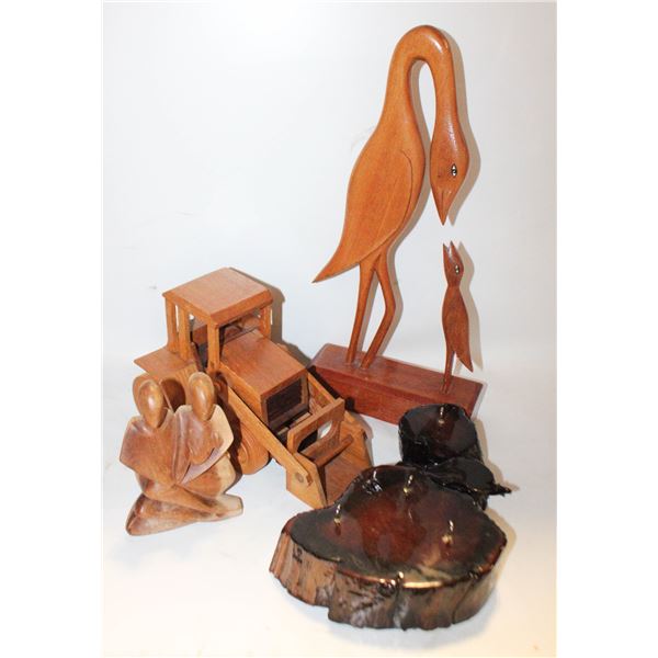 WOODEN DÉCOR: TRACTOR, 2 BIRDS,