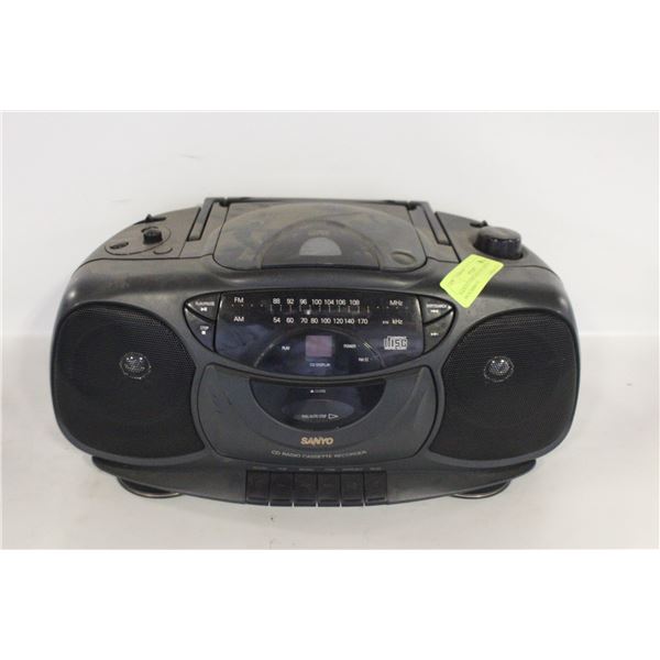 SANYO PORTABLE CD/CASSETTE BOOMBOX