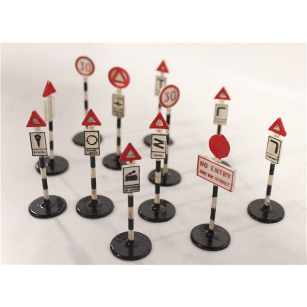 1950’S DINKY TOYS ROAD SIGNS AND