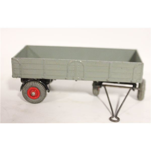 1950’S VINTAGE DINKY TOYS FARM TRAILER
