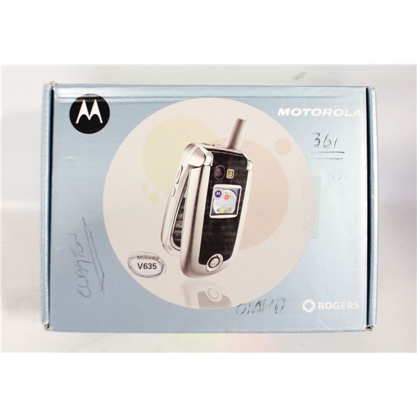 MOTOROLA FLIP PHONE IN BOX. USED