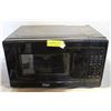 Image 1 : MASTERCHEF MICROWAVE 10" X 12" X 17" (NEEDS CLEAN)