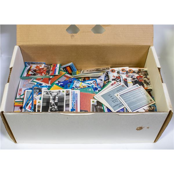 BOX MOSTLY HOCKEY CARDS UNSEARCHED ESTATE