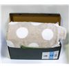 Image 1 : NEW KATE SPADE PLUSH THROW BLANKET BEIGE & WHITE