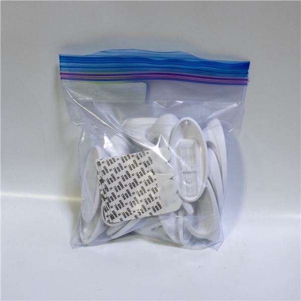 COMMAND DAMAGE-FREE HANGING STRIPS & HOOKS - 3M