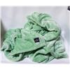 Image 1 : KATE SPADE PLUSH THROW BLANKET MINT GREEN