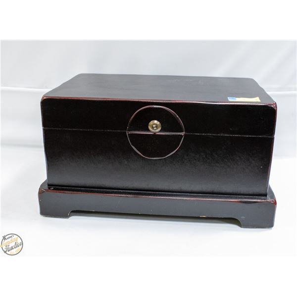 BLACK WOODEN TRINKET BOX