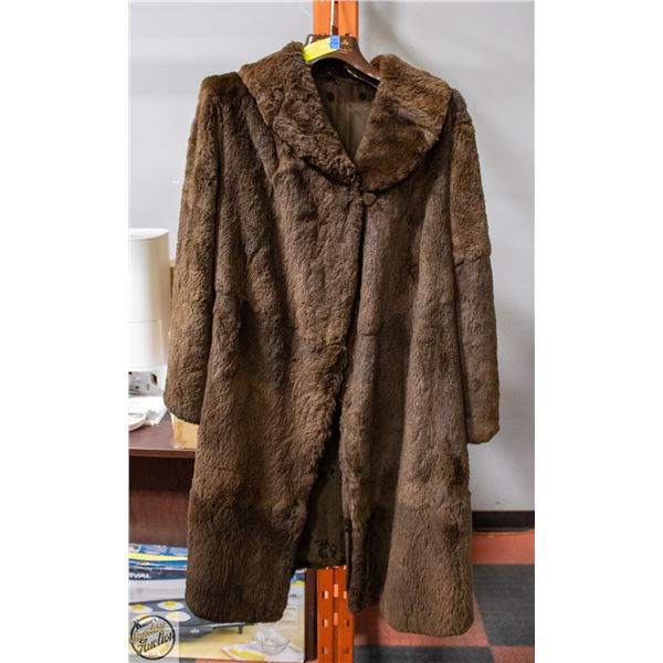VINTAGE LONG HAIRED BEAVER FUR COAT NO SIZE FITS