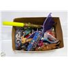 Image 1 : BOX OF TOYS