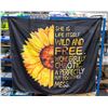 Image 1 : 6'X4' WILD AND FREE TEPESTRY