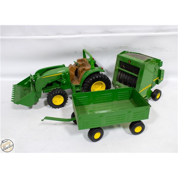 JOHN DEERE TRACTOR WITH ROUND BAILER,