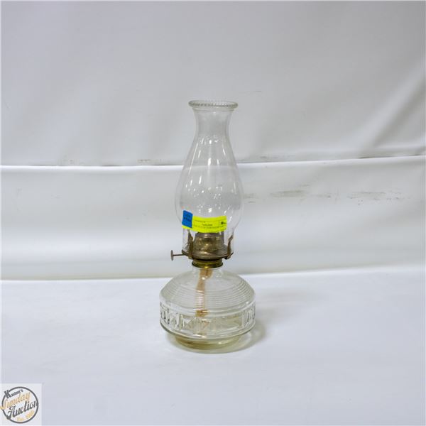 VINTAGE CLEAR KEROSENE OIL LAMP