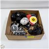 Image 1 : BOX WITH VINTAGE CAMERA EQUIPMENT