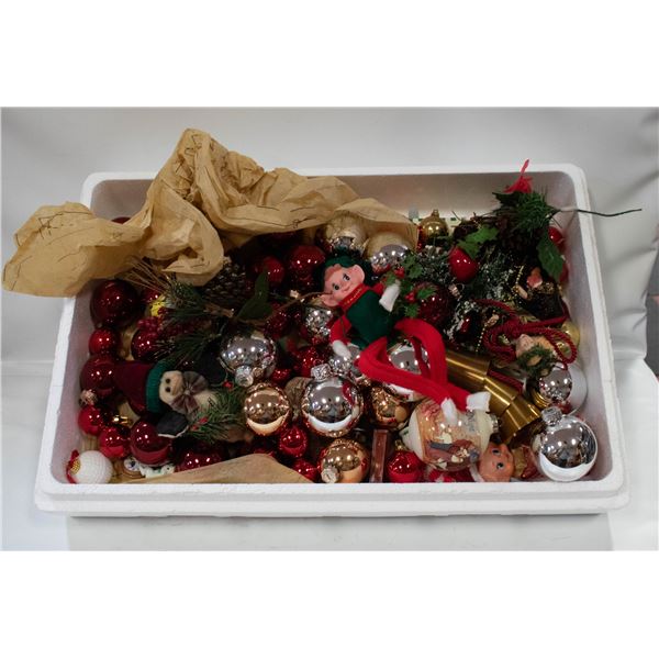 LOT OF CHRISTMAS DECOR