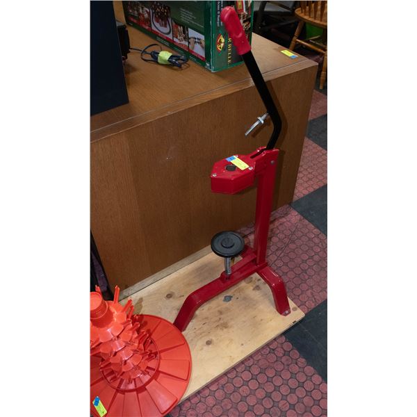 PORTUGUESE FLOOR CORKER FOR WINE MAKING