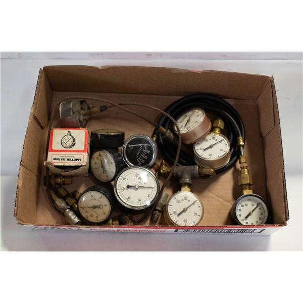 VINTAGE PRESSURE GAUGES - ESTATE