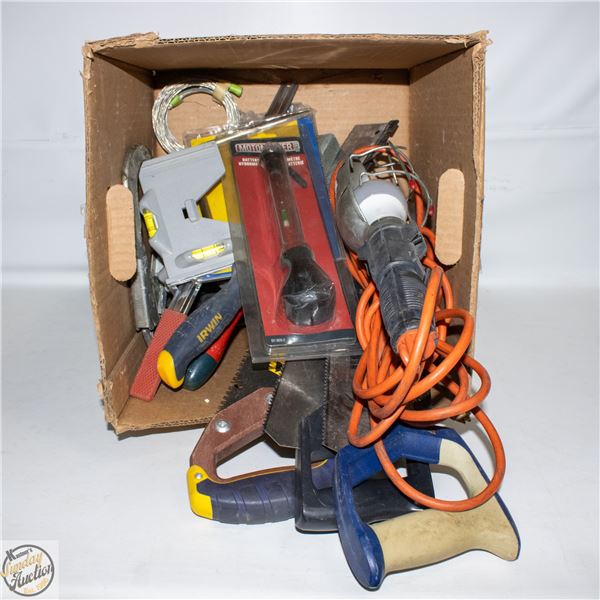 BOX OF ASSORTED HAND TOOLS, WORK LIGHTS &