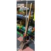 Image 1 : 2 SPADES AND 2 SHOVELS