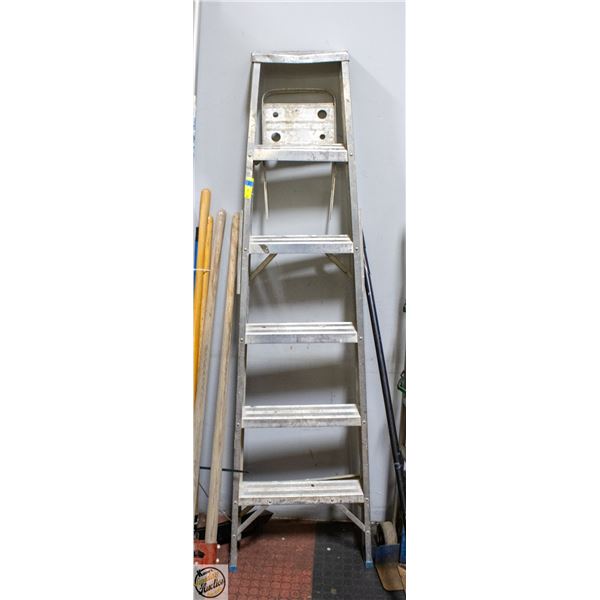 5 STEP LADDER