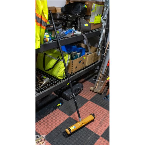 18 INCH FLOOR PUSH BROOM