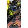 Image 1 : 18 INCH FLOOR PUSH BROOM