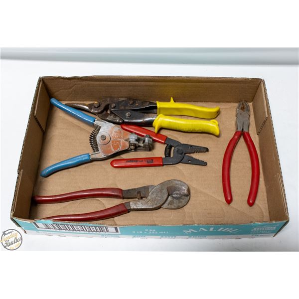 WIRE STRIPPERS WITH VARIOUS CUTTERS