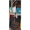 Image 1 : FLOOR WASHING PUSH BROOM WITH HOSE