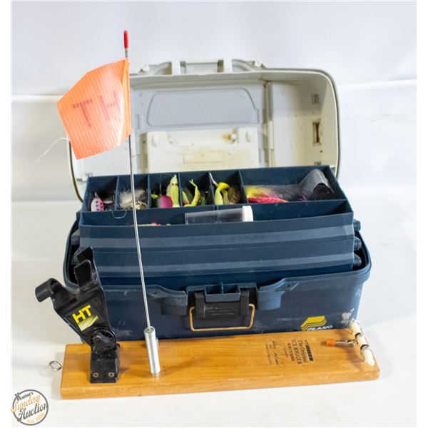 SMALL TACKLE BOX WITH BUNDLE OF HOOKS