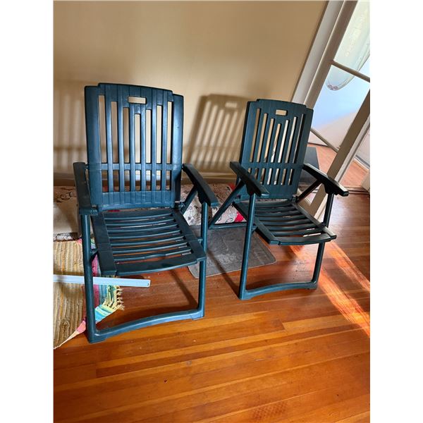 Folding patio chairs