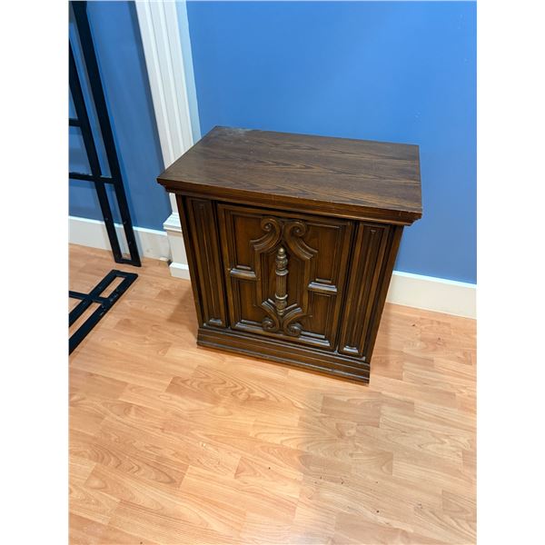 Pair of nightstands 25" x 16" x 26" tall