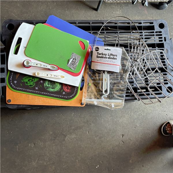 Lot of Kitchen Items