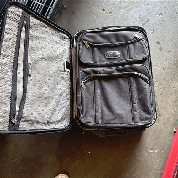 2 Nesting Suitcases