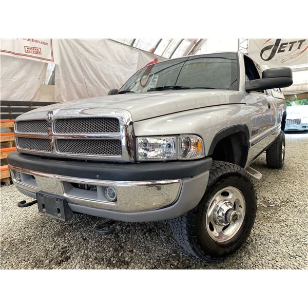 PARKSVILLE - 2002 DODGE RAM GRAY 266904 KMS - 289497-4