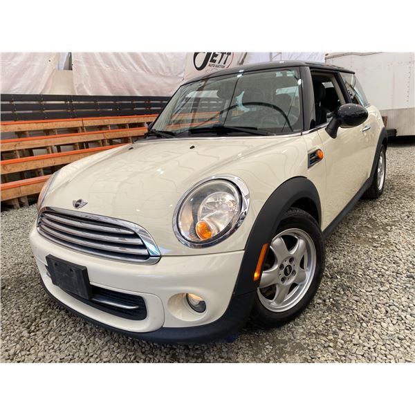 PARKSVILLE - 2011 MINI HARDTOP WHITE 103295 KMS - 093657-1