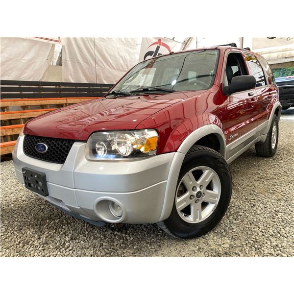 PARKSVILLE - 2005 FORD ESCAPE HYBRID RED 288832 KMS - C45785-3