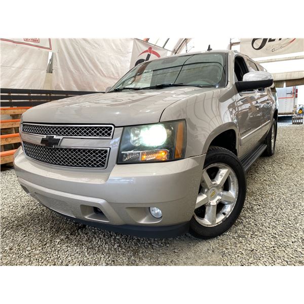 PARKSVILLE - 2008 CHEVROLET SUBURBAN GREY 328930 KMS - 114324-3