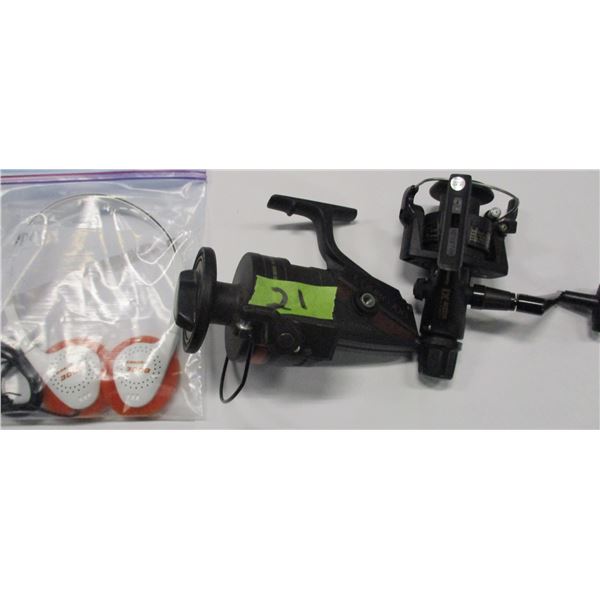 2 FISHING REELS & HEAD PHONES