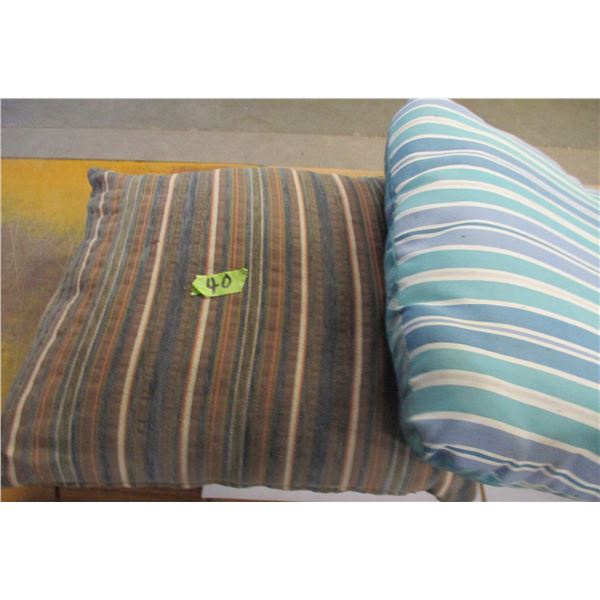 BOX C/W 3 CUSHIONS