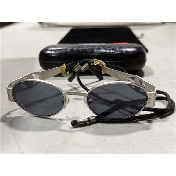 VTG Gianni Versace Sunglasses Made in Italy w/ Case