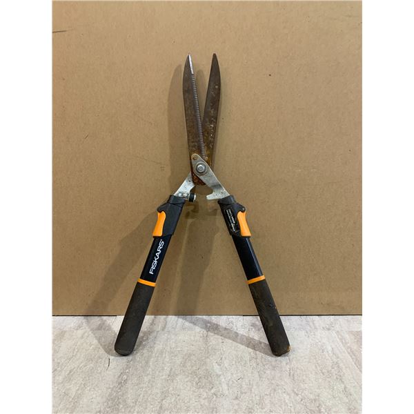 Fiskars Power Lever Extendable Hedge Trimming Shears