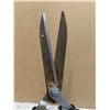 Image 4 : Fiskars Power Lever Extendable Hedge Trimming Shears