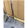 Image 3 : Lot Of 2 Tools - Shovel & Pitchfork - 42 & 48" Handles