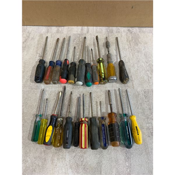 Assortment Of 23 Screwdrivers
