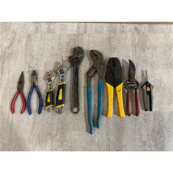 Assortment Of 9 Hand Tools
