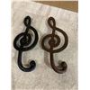 Image 4 : Lot Of 2 Cast Iron Treble Clef Wall Hooks