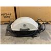 Image 1 : Weber Q Series Portable Gas Grill