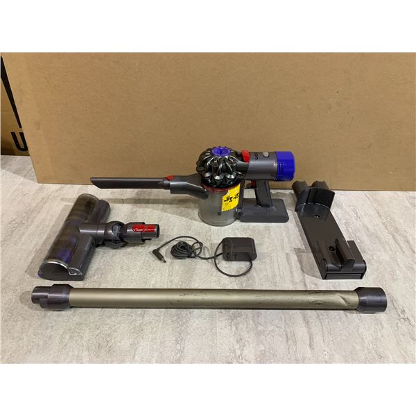 Dyson V8 Animal Cordles Stick Vacuum - With Charger & Attachments